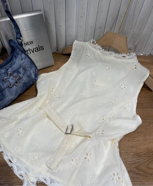 Embroider V-neck Cotton Vest With Lace Border